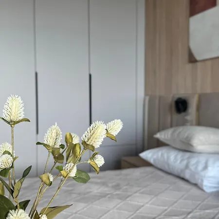 Baltic Infinity 332 - & Pool Access *