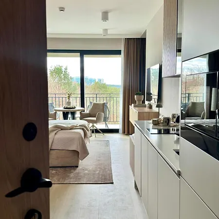Baltic Infinity 332 - & Pool Access *