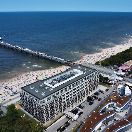 Baltic Infinity 332 - & Pool Access *